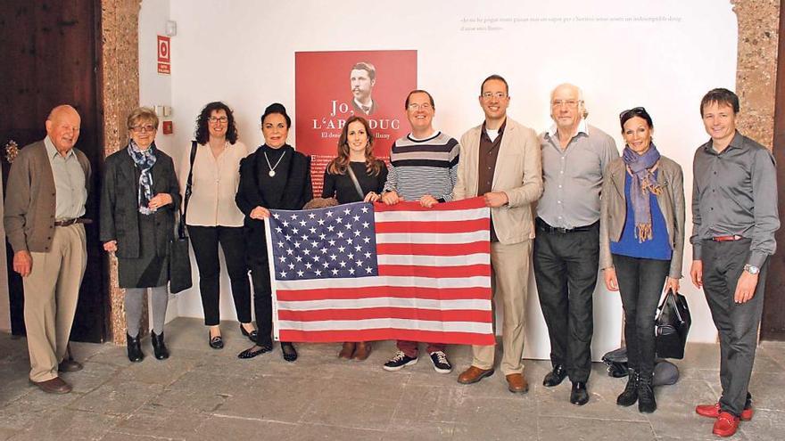 Visita al Consolat por el Día de la Independencia