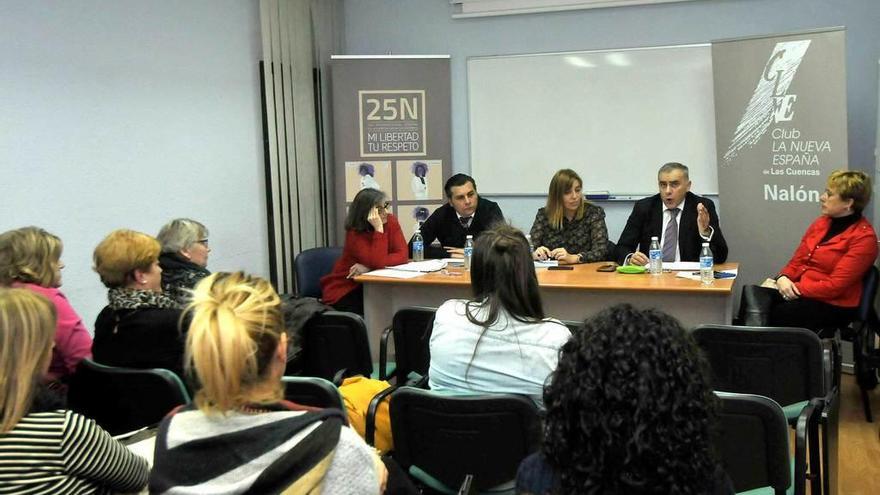 Los ponentes, durante la mesa redonda celebrada en Langreo.