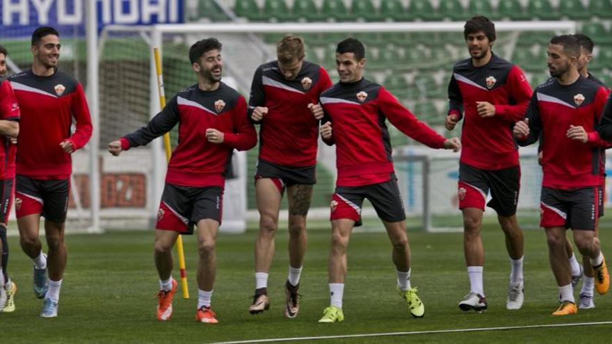 La plantilla entrenando.