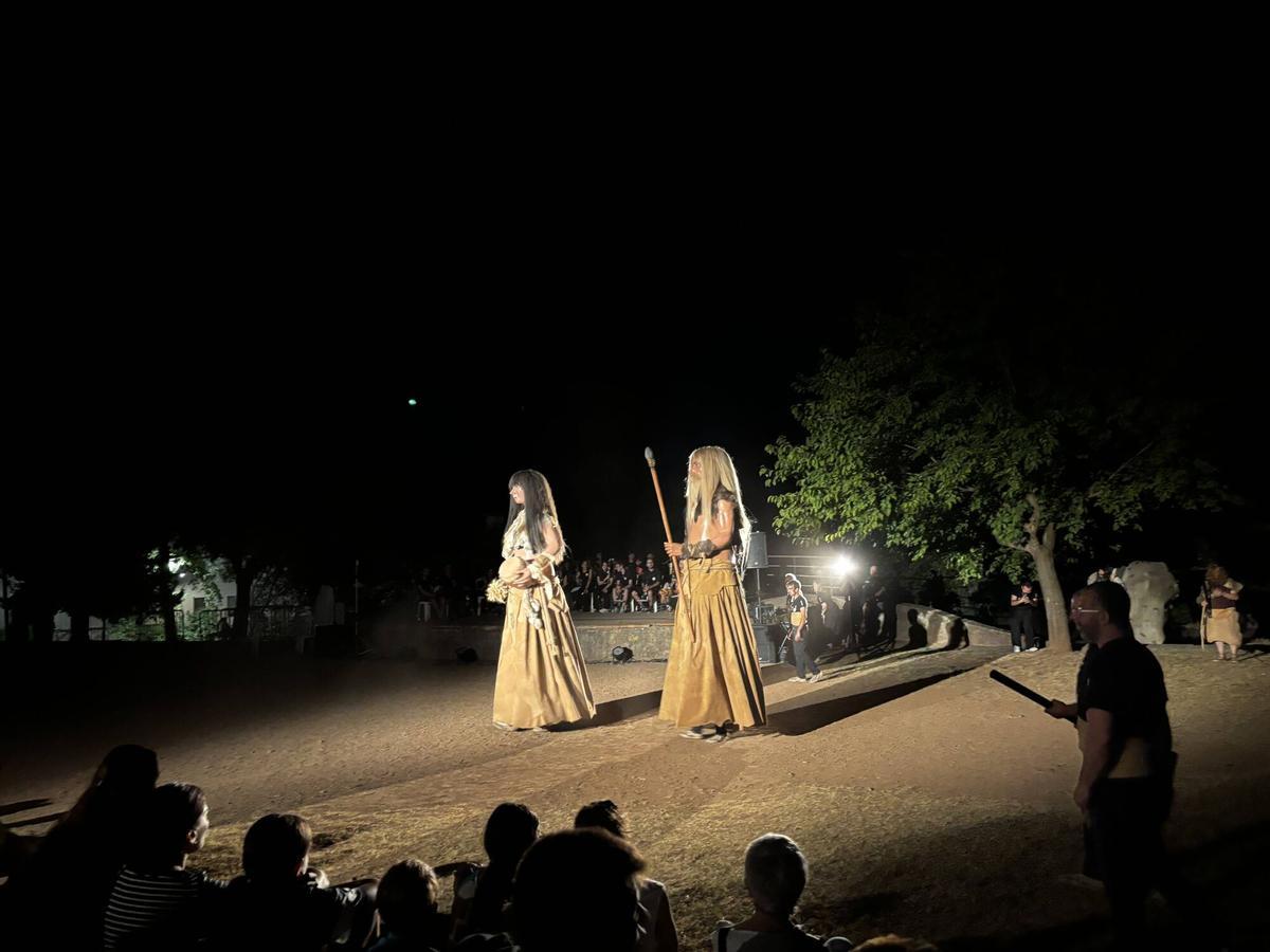 La nova imatge dels Gegants Prehistòrics de Moià, el Toll i la Teixonera