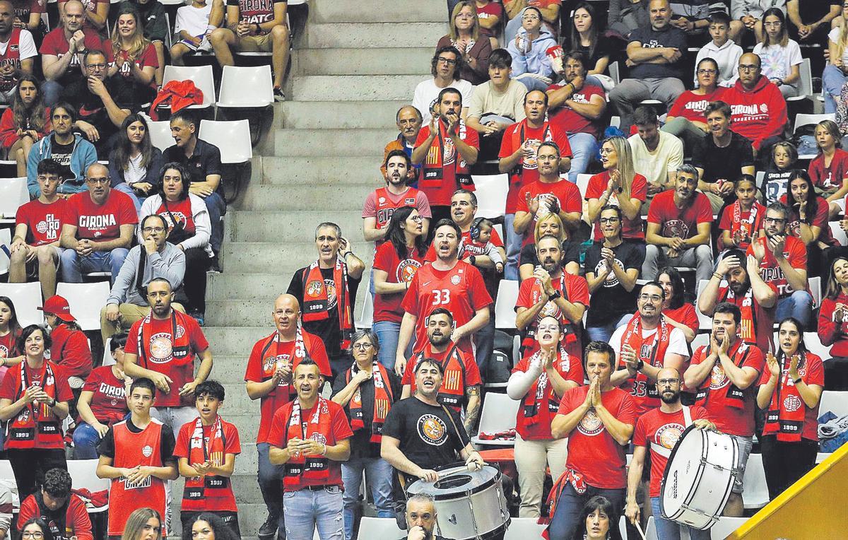 Els seguidors del Bàsquet Girona, a Fontajau