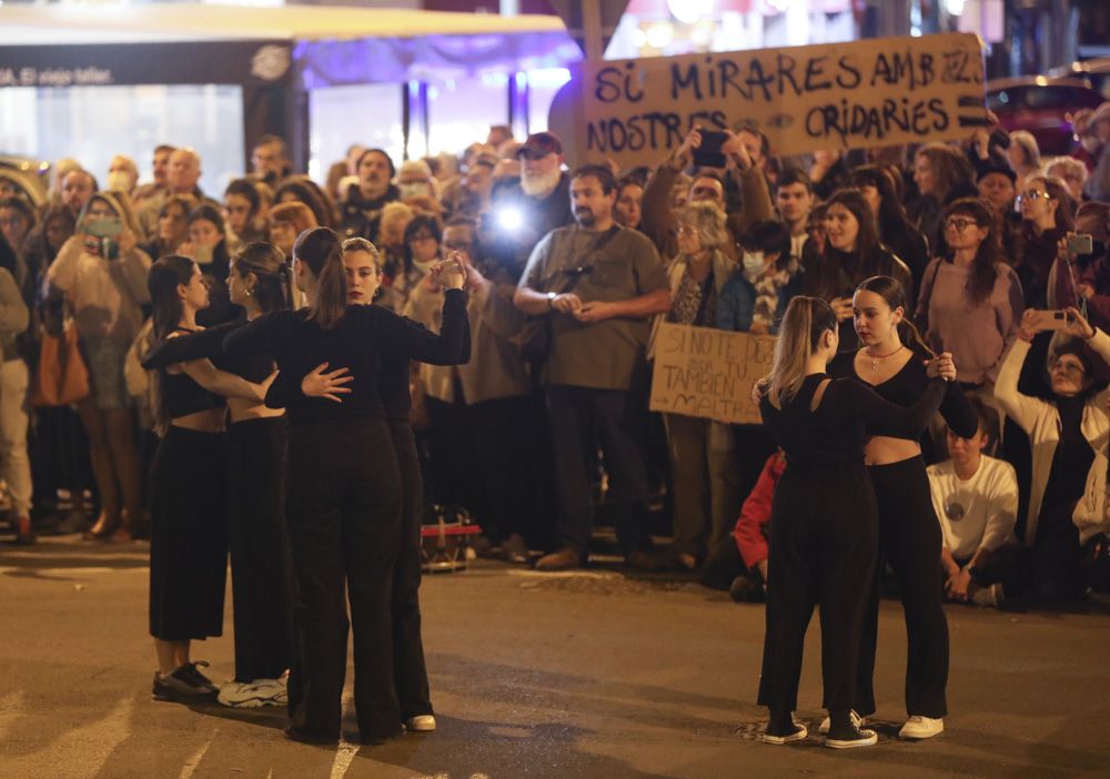 Sagunt grita contra la violencia machista el 25N