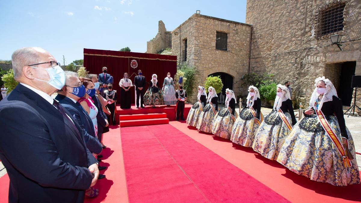 Las 82 candidatas a Bellea del Foc Infantil se reúnen en el Castillo de Santa Bárbara