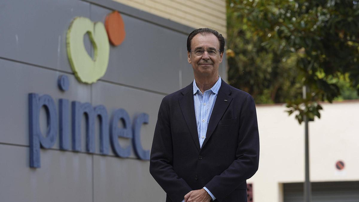 El president de Pimec a les comarques gironines, Pere Cornellà, davant la seu de la patronal.