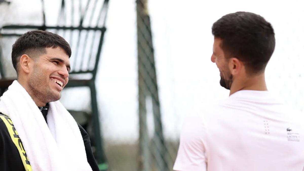 Alcaraz y Djokovic, durante el entrenamiento