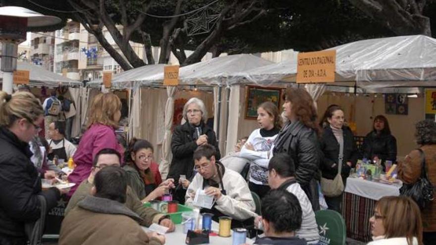 La Feria de Artesanía continúa hoy en la Plaza de la Constitución.