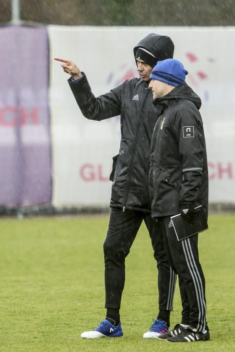 Entrenamiento a puerta cerrada del Real Oviedo en El Requexón con la novedad de la incorporación de Borja Domínguez