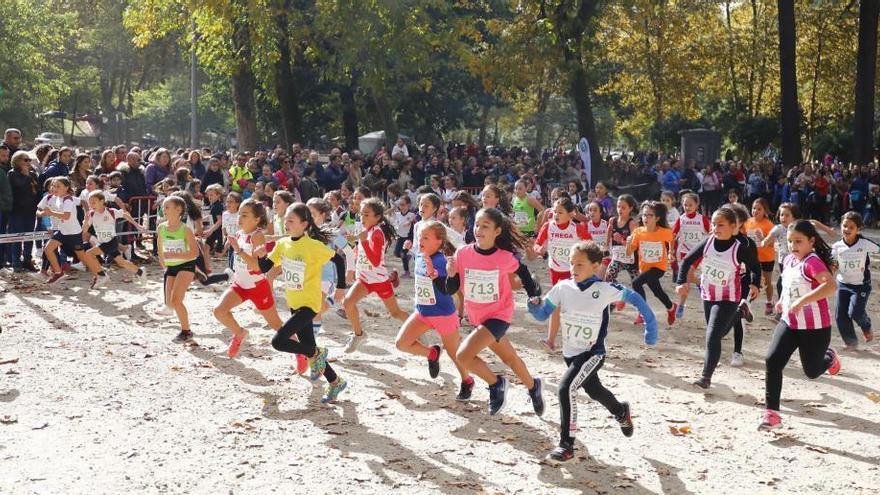 Una carrera de una edición anterior del Cross Escolar Castro San Miguel. // Cristina Graña