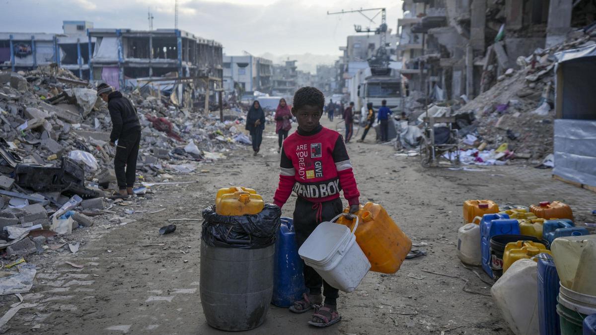 Trump dice que EEUU "tomará el control" de la Franja de Gaza y liderará su reconstrucción