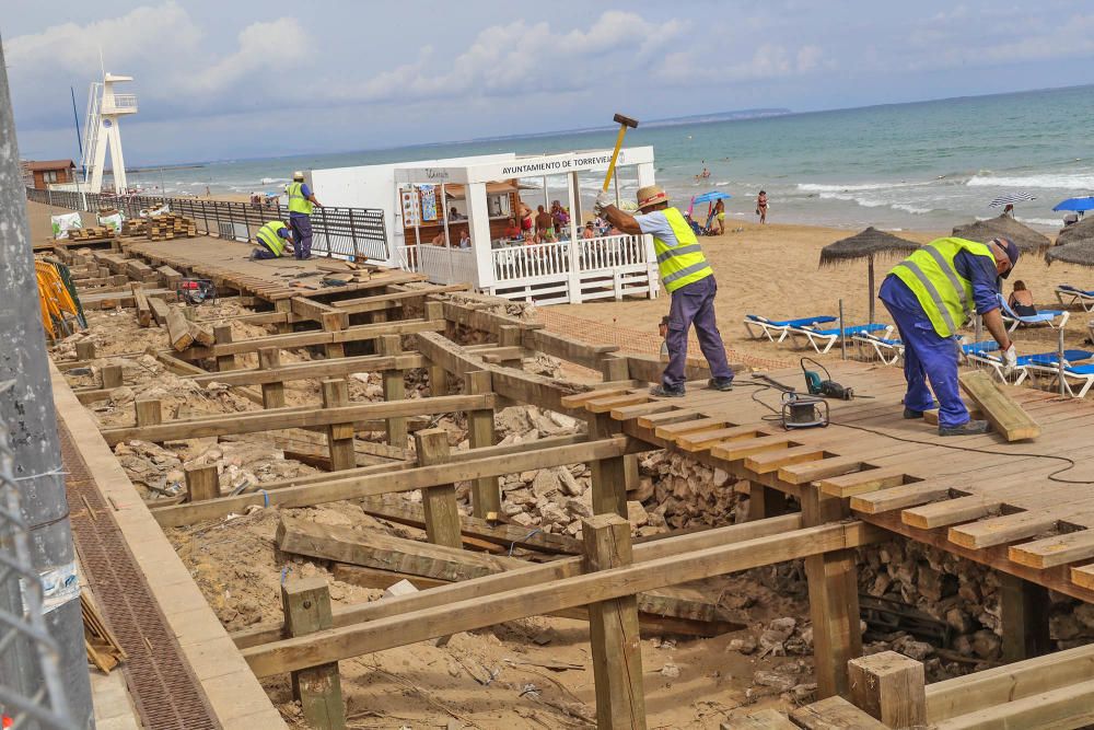 Obras de reforma del paseo de  la playa de La Mata