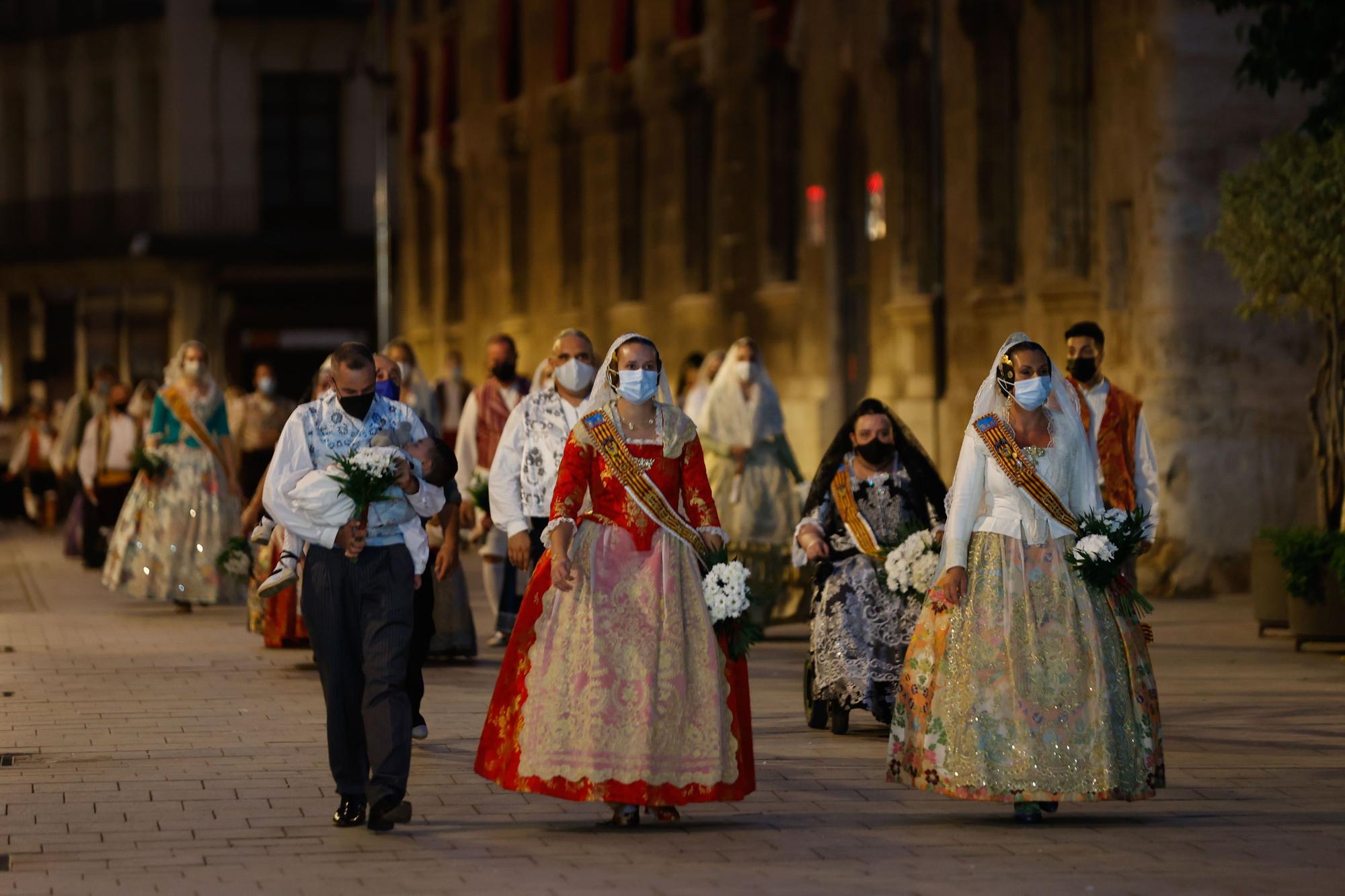 Búscate en el segundo día de Ofrenda por la calle de Caballeros (entre las 20.00 y las 21.00 horas)