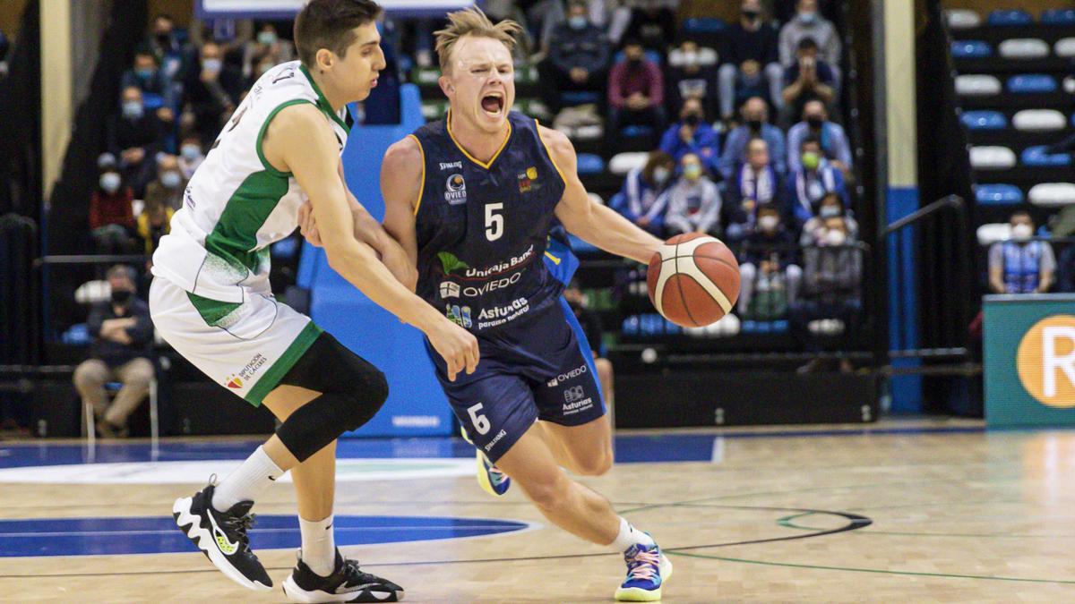 Harald Frey, del Unicaja Banco Oviedo Baloncesto, en el partido contra el Cáceres