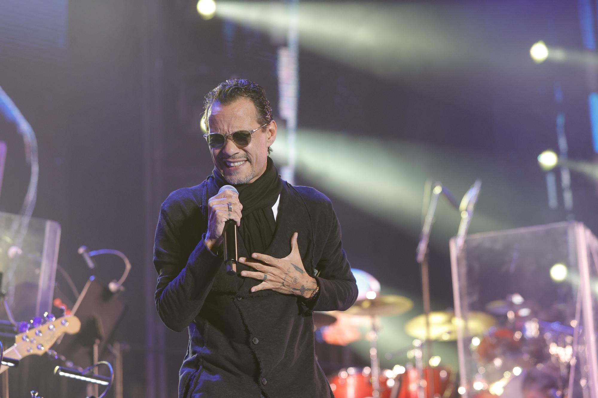 La espera "valió la pena": Marc Anthony parte caderas en Oviedo a ritmo de salsa