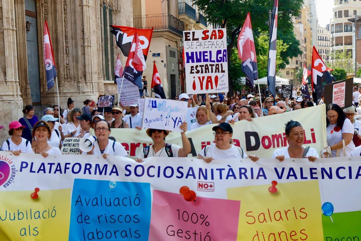 Las trabajadoras del SAD salen a la calle para exigir condiciones dignas y un servicio de calidad