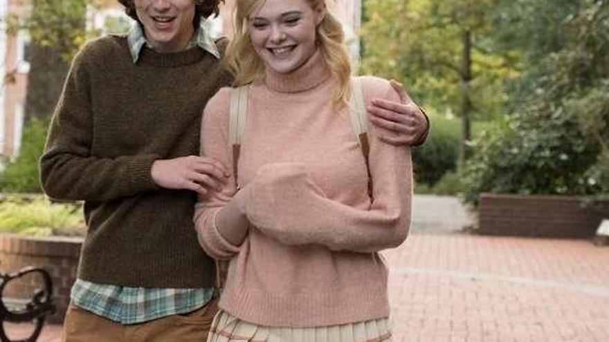 Timothée Chalamet y Elle Fanning. En el recuadro, Woody Allen.