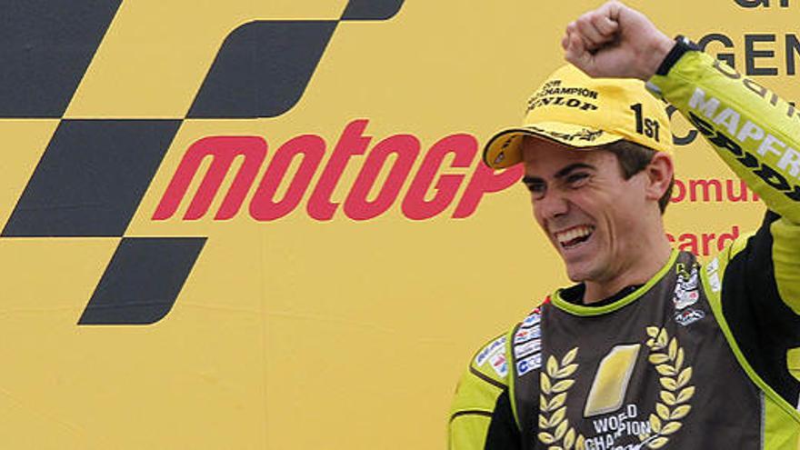 Nico Terol celebra el título de campeón del mundo de 125cc.
