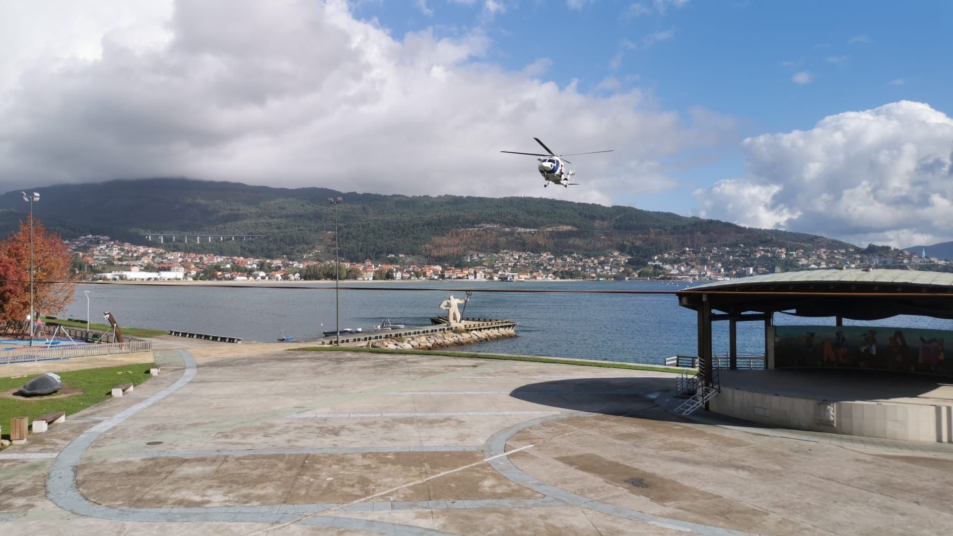 Escenas del simulacro de rescate frente a Moaña.