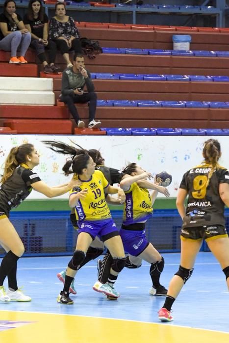 26-02-20 DEPORTES. PABELLON DE LAS REMUDAS. BARRIO DE LAS REMUDAS. TELDE. Partido de balonmano femenino entre el Remudas Rocasa y el Guardés disputado en Pabelloon Antonio Moreno del barrio teldense de Las Remudas.    Fotos: Juan Castro.  | 26/02/2020 | Fotógrafo: Juan Carlos Castro