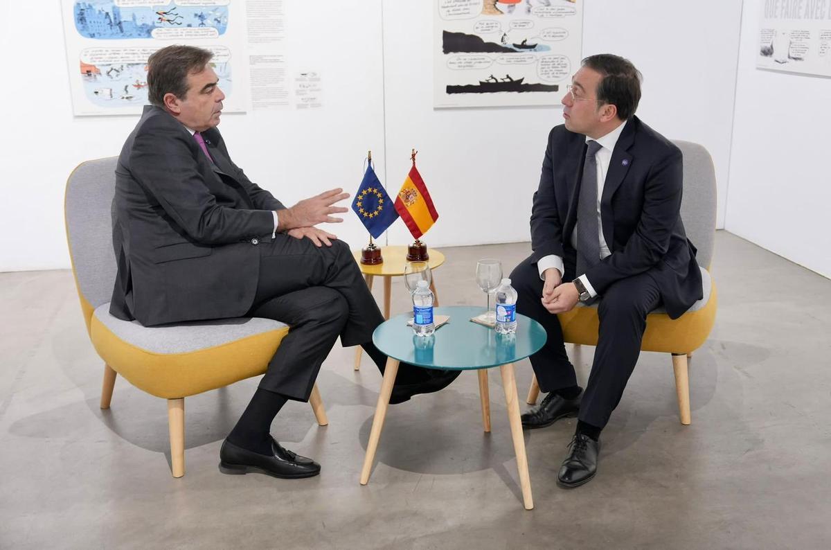Jose Manuel Albares con Margaritis Schinas en Madrid