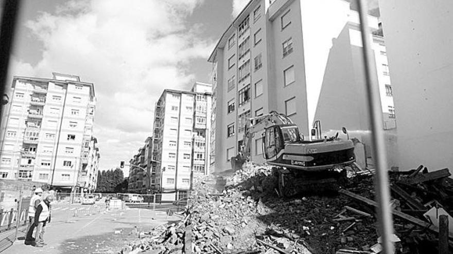 Obras de demolición de la Casa Josefina, el pasado mes de marzo.