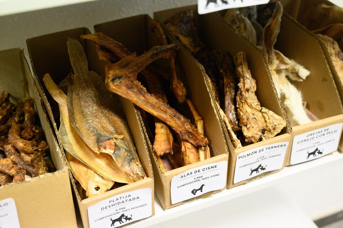 En imágenes | Así es la primera pastelería para mascotas en Aragón