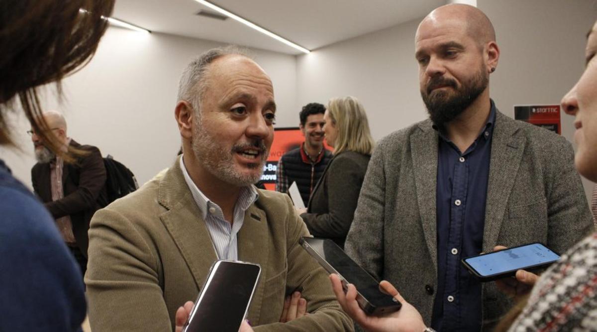 Regades e Iván Puentes, ayer, en la jornada StartTic. | FDV