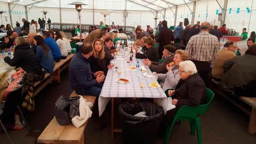 Participantes en las jornadas de la matanza de Posada la Vieja.