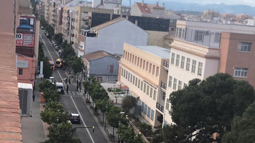 Las unidades de la Policía y Samu, al fondo, en el lugar del accidente.