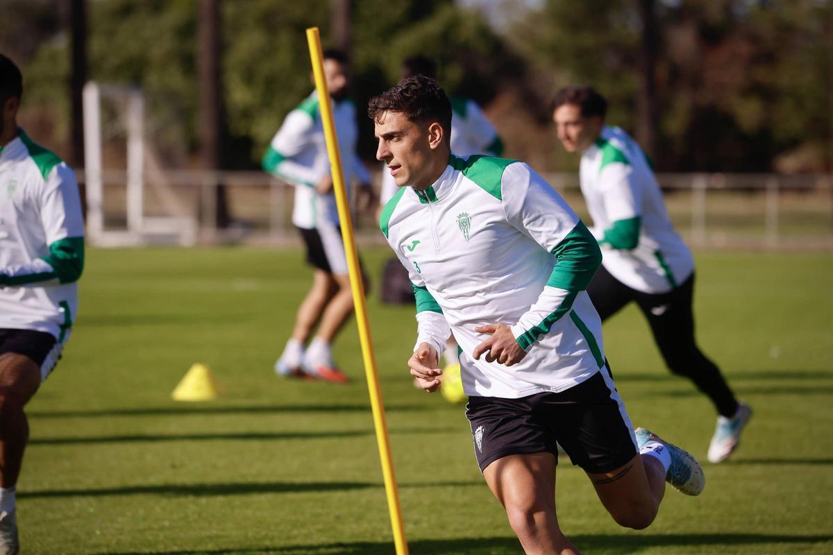 Alcedo, durante el entrenamiento del Córdoba CF, este miércoles.
