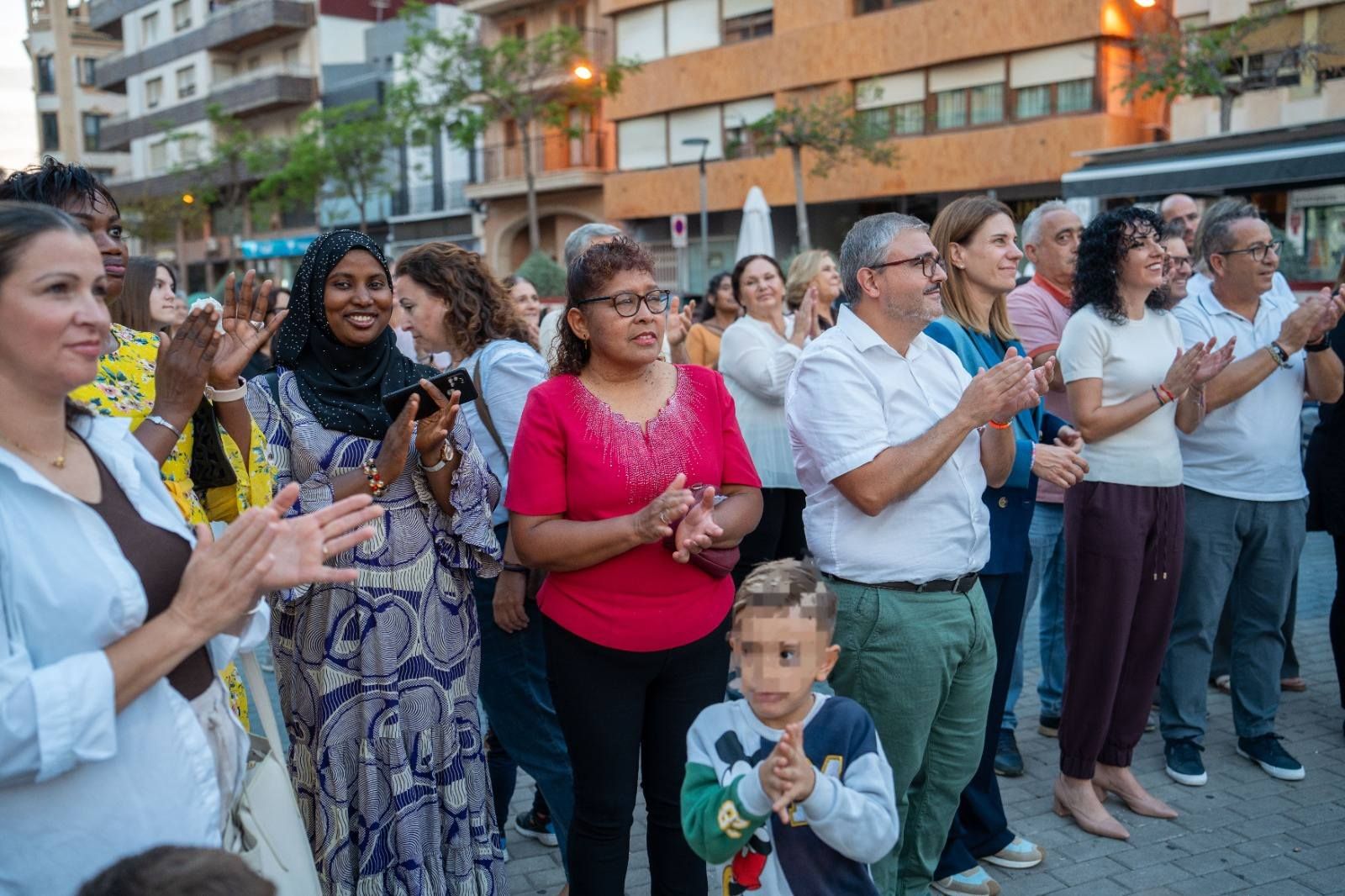 Tavernes de la Valldigna descubre el Tapís de la Paraula que llama al diálogo