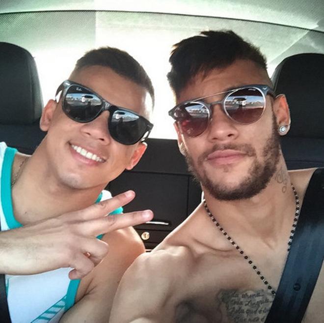 Neymar ya disfruta sus vacaciones en casa