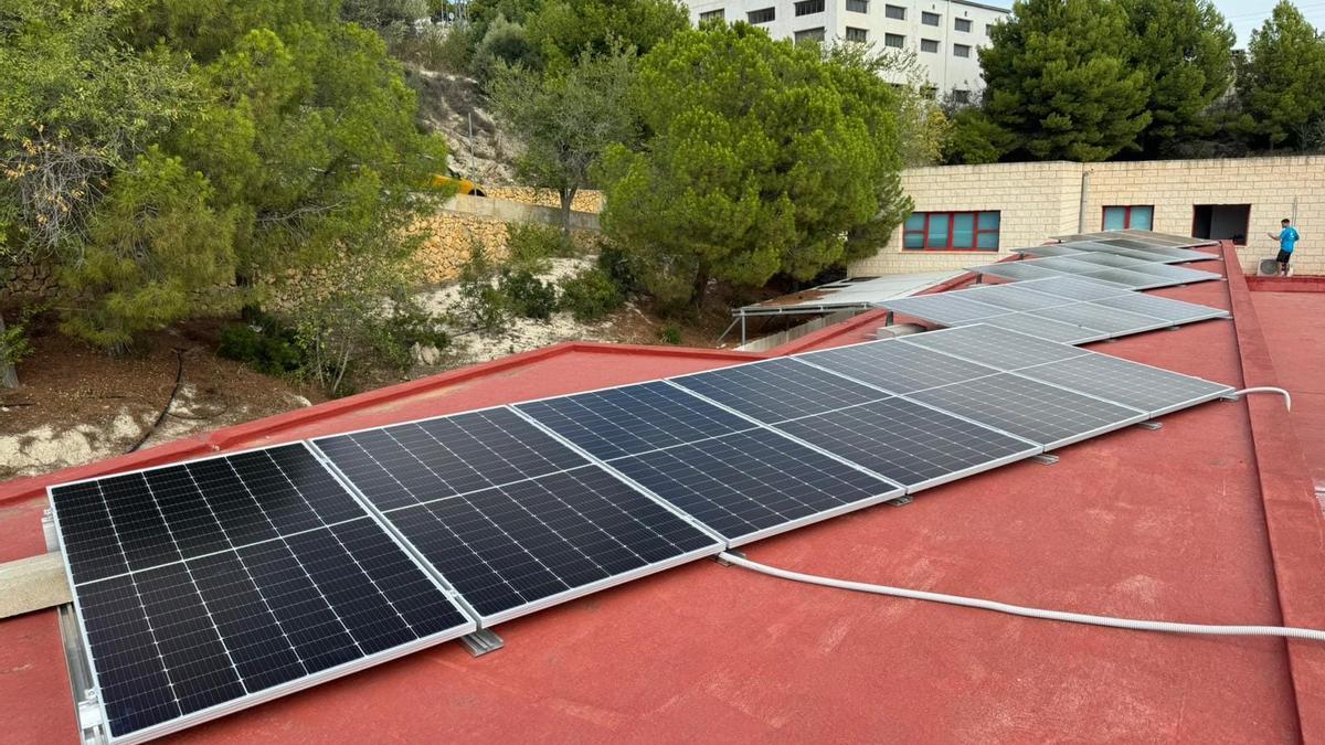 Las placas solares ubicadas en la Escuela Infantil de Callosa