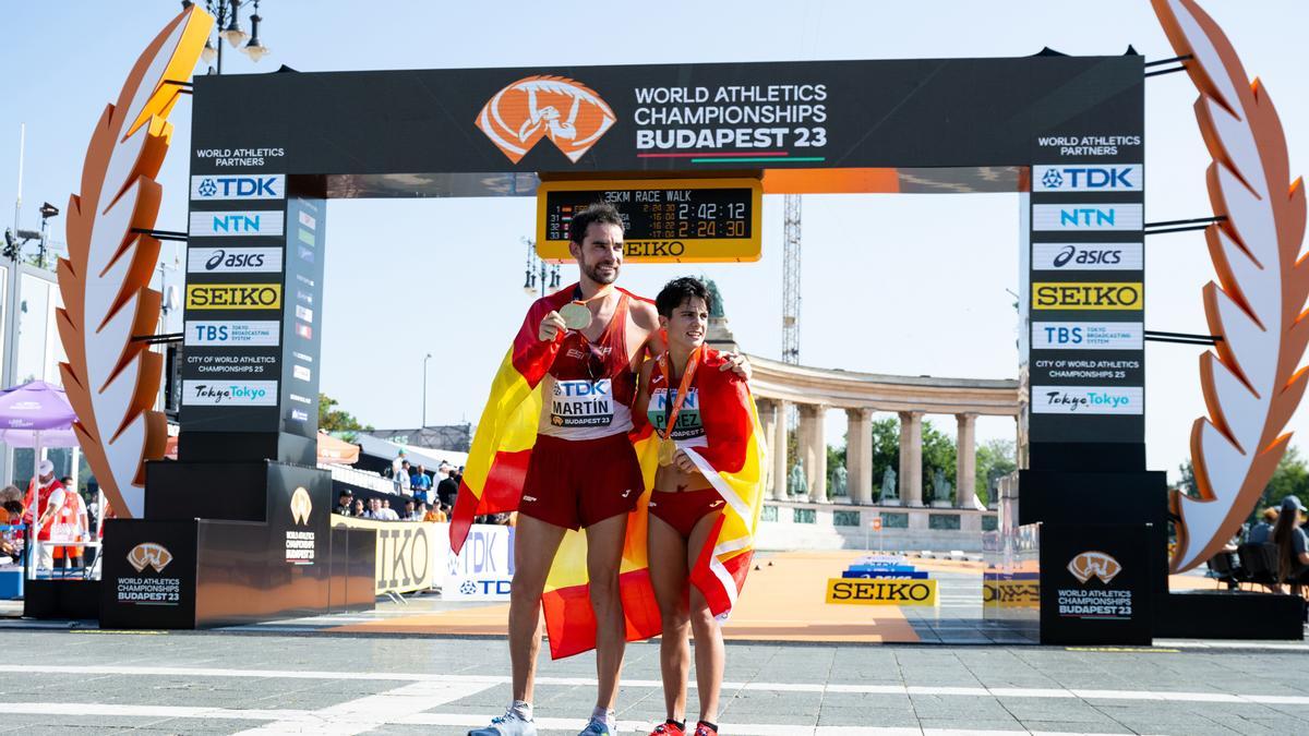 24 August 2023, Hungary, Budapest: Spain's María Perez and Alvaro Martin (Spain) cheer at the finish line of the 35 km Race Walk on Day Six of the World Athletics Championships at the National Athletics Centre. Photo: Sven Hoppe/dpa