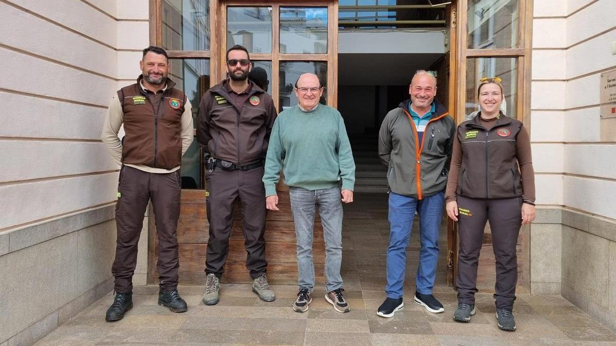 Les Useres refuerza su seguridad rural con un servicio de vigilancia en el término municipal para evitar robos en el campo.