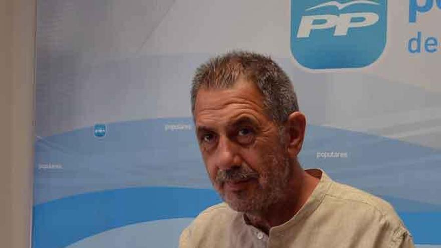 Juan Dúo en la sede del PP en Benavente.