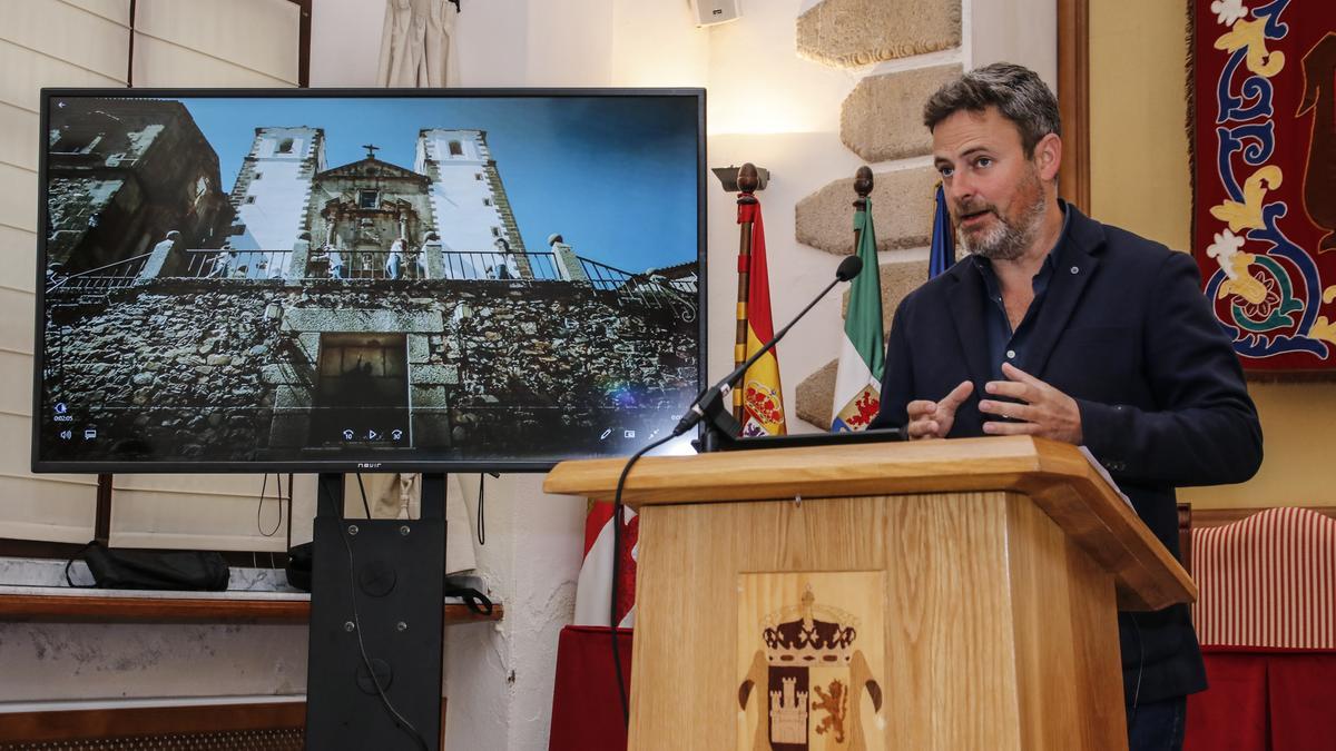 El concejal de Turismo, Jorge Villar, ayer en la presentación de la campaña.