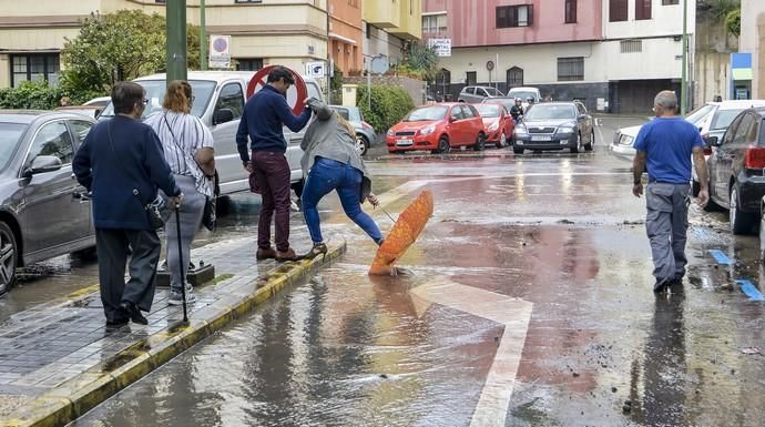 LAS PALMAS DE GRAN CANARIA. Lluvias en la ciudad de Las Palmas de Gran Canaria.  | 03/04/2019 | Fotógrafo: José Pérez Curbelo