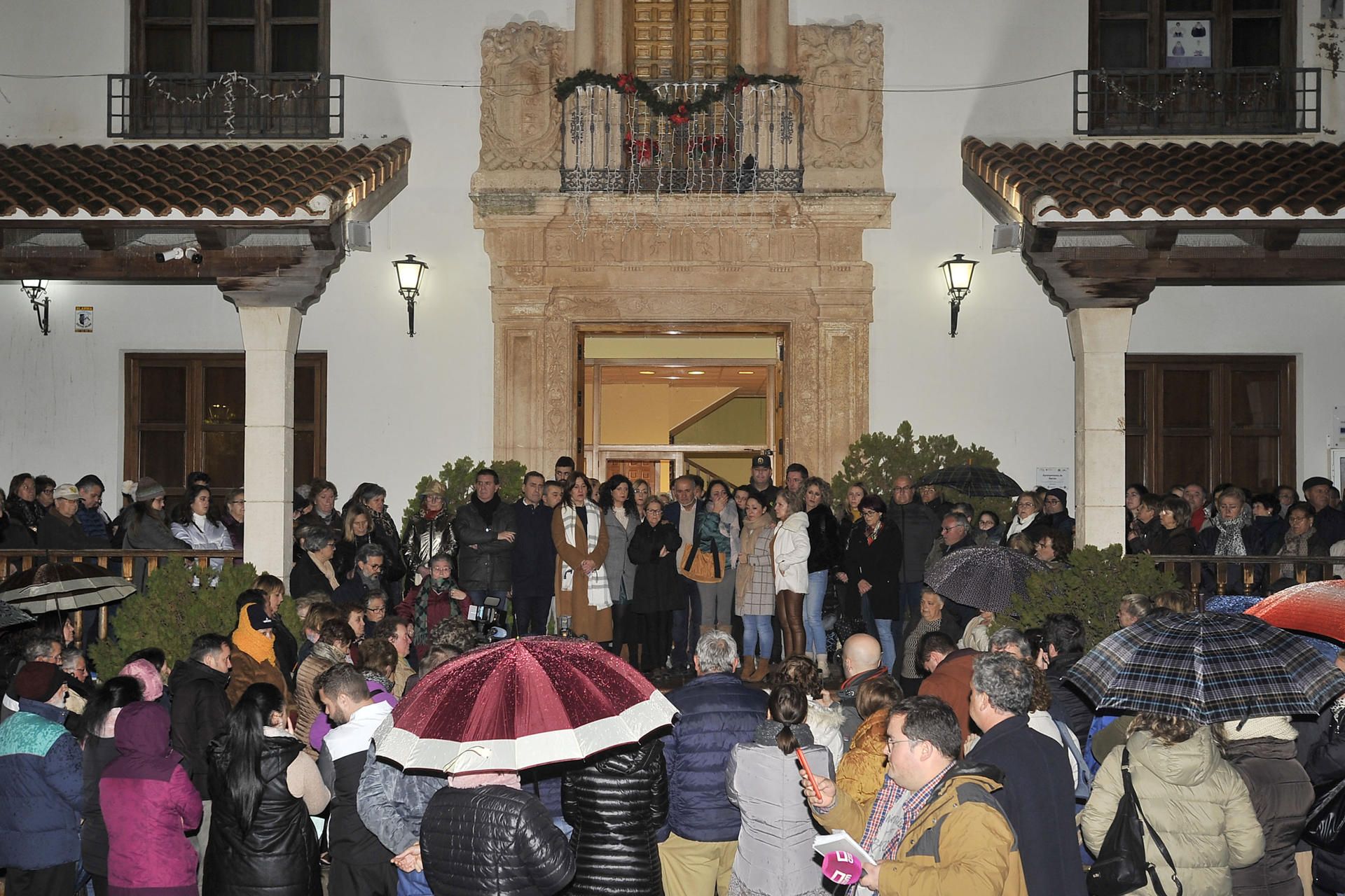 Minuto de silencio celebrado este lunes en Barrax (Albacete) por el asesinato machista de Ángela.