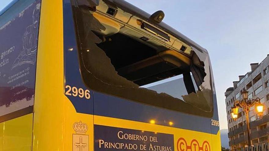 Alsa informa del ataque a un autobús con pasajeros a bordo que cubría el trayecto Villaviciosa-Oviedo