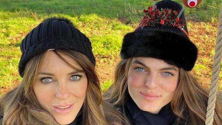 El espectacular parecido de Elizabeth Hurley con su hijo