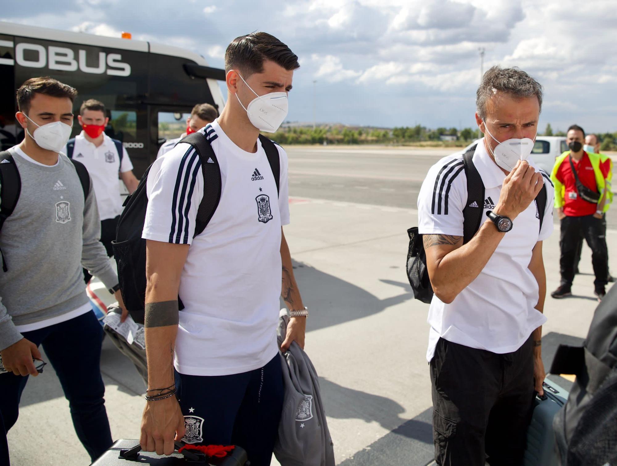 Morata y Luis Enrique, a la llegada de la selección española a Sevilla.