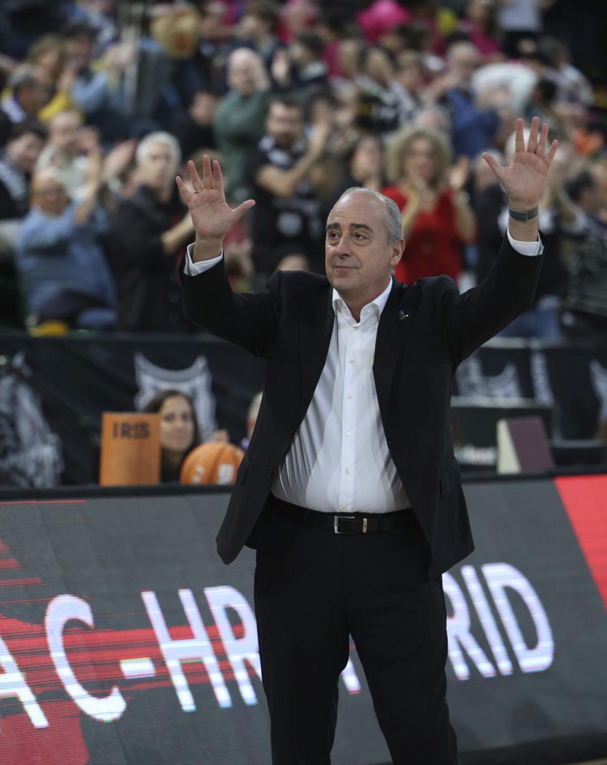 Txus Vidorreta agradece el cariño a la afición del Bilbao. | AGENCIA LOF