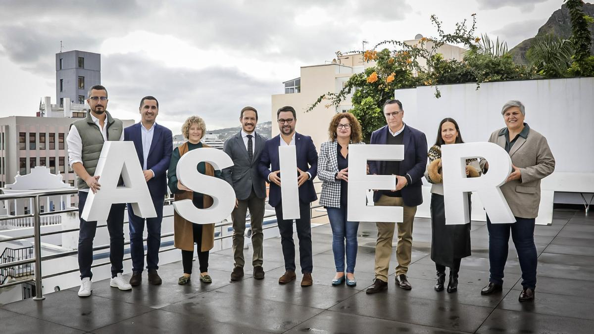 Asier Antona y otros miembros del PP de La Palma.