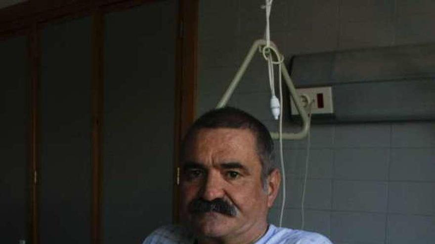 Francisco González Coro, en el hospital, en octubre de 2008.