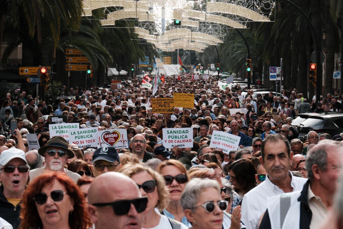 Manifestación en defensa de la sanidad pública convocada por la Marea Blanca