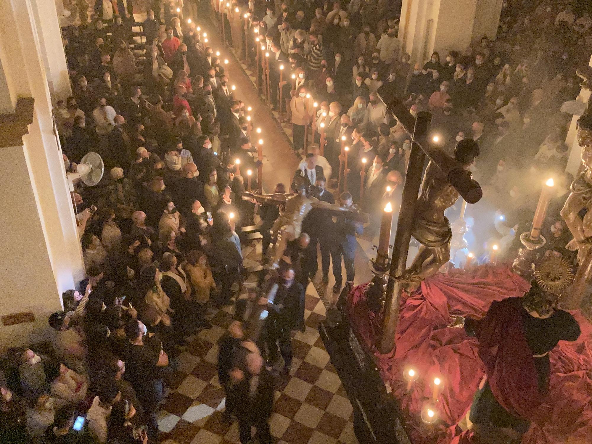 traslado claustral y entronización del Cristo del Perdón, de Dolores del Puente, en Santo Domingo