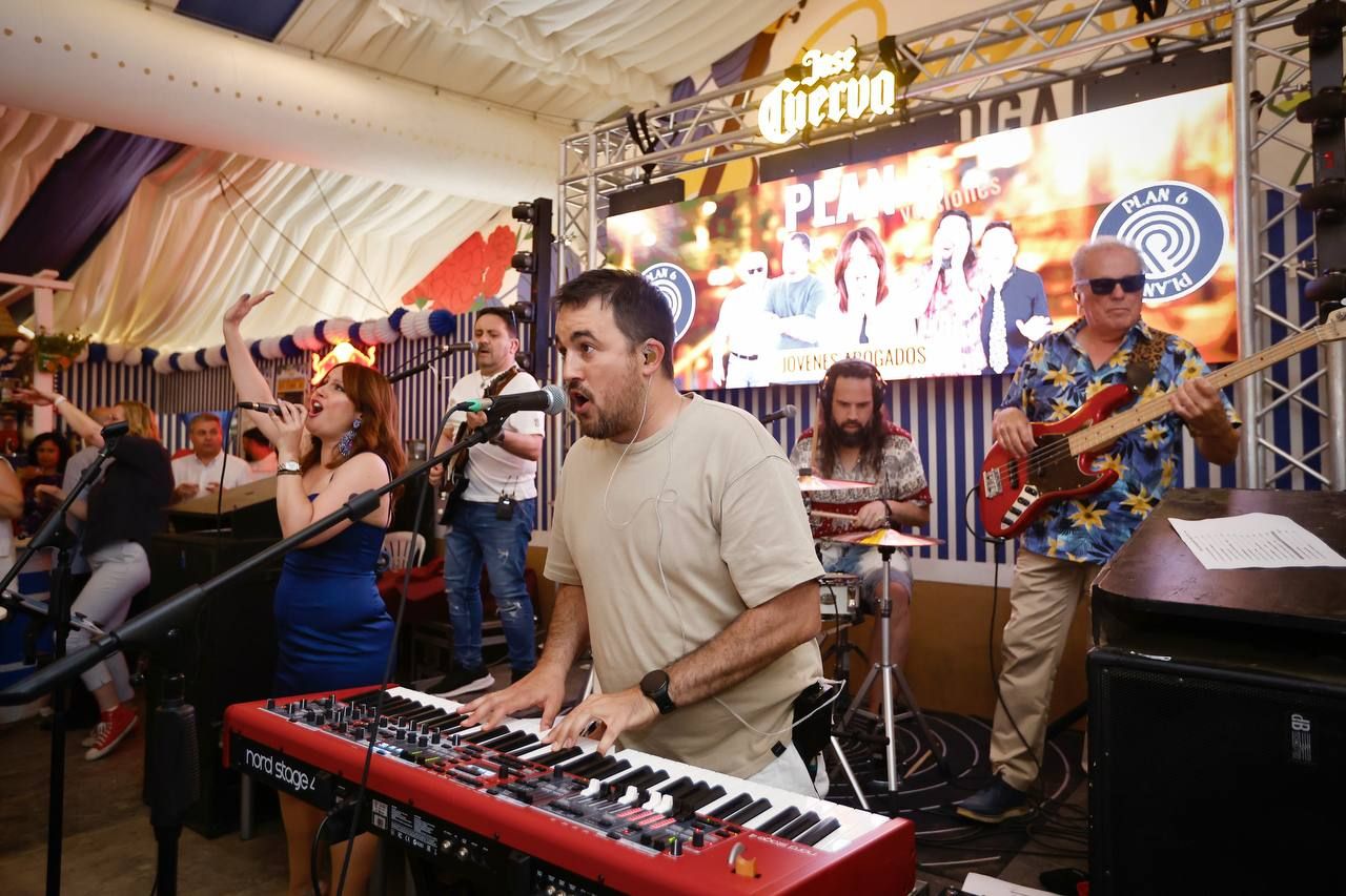 El tardeo se impone en las casetas de la Feria de Córdoba para disfrute de propios y extraños