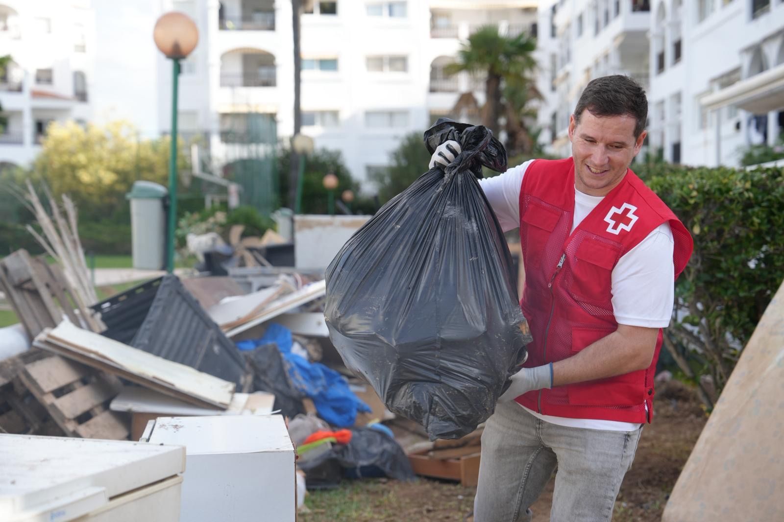 Galería: Voluntarios ayudan a vecinos de Ibiza afectados por las inundaciones