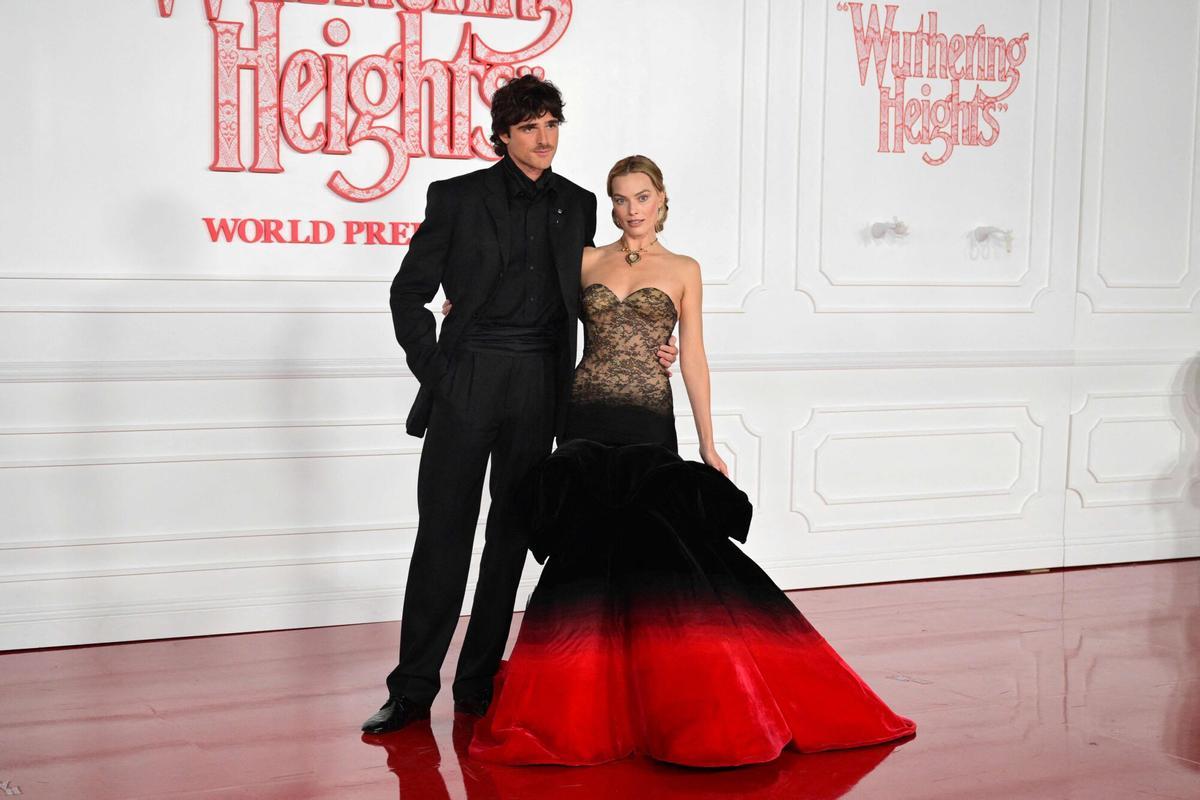 Australian actor Jacob Elordi (L) and Australian actress Margot Robbie attend the world premiere of "Wuthering Heights" at the TCL Chinese Theatre in Los Angeles on January 28, 2026. (Photo by Frederic J. Brown / AFP)