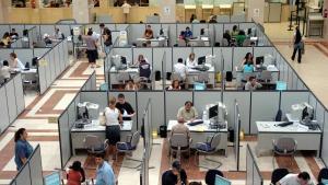 Vista de la Delegación Central de la Agencia Tributaria en Madrid, en el último día para presentar la Declaración Anual de la Renta. Foto archivo